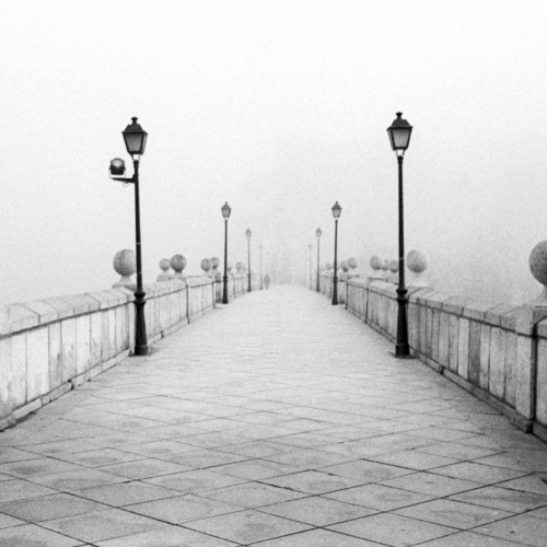 Puente de San Martín entre niebla